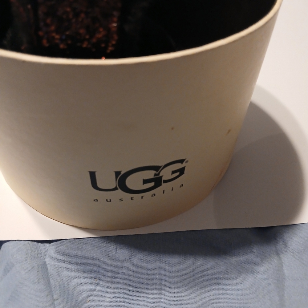 UGG  Youth Girls Black With Purple Sequin Earmuffs. - Picture 7 of 8